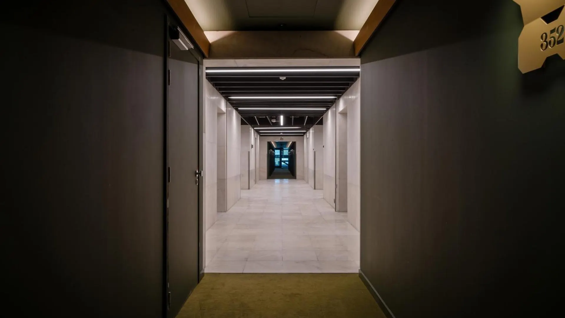 Mix Brussels --Gym & Wellness For Adults Only-- Hotel